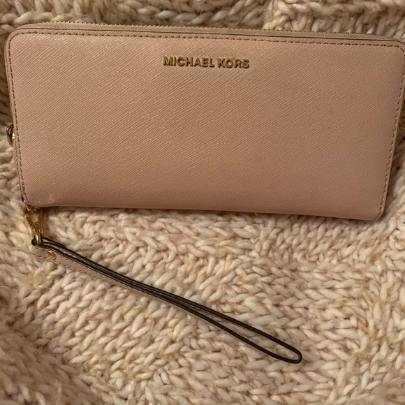 Michael Kors Wristlet - Picture 1 of 6
